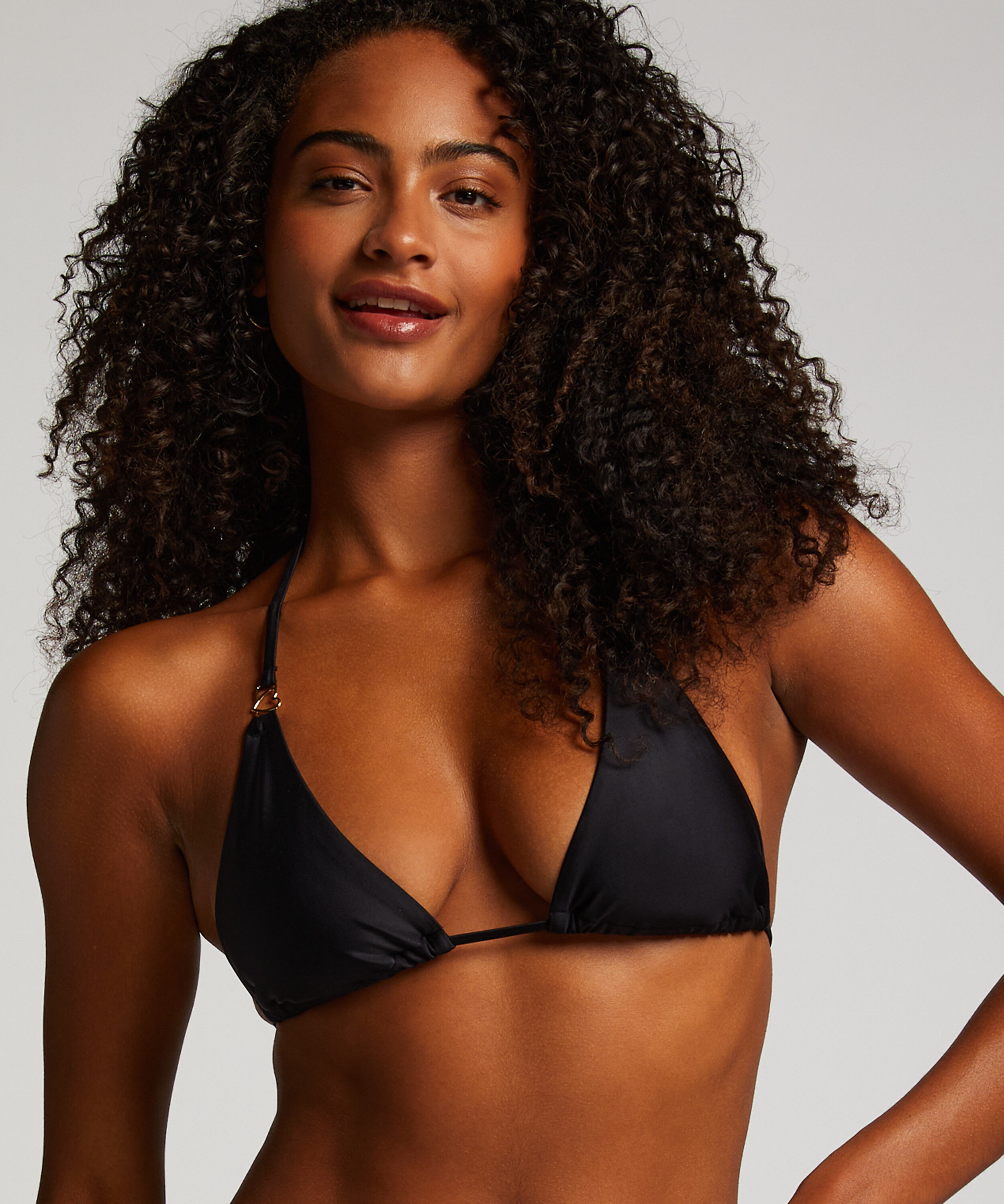 Bikinisæt Doha, Sort