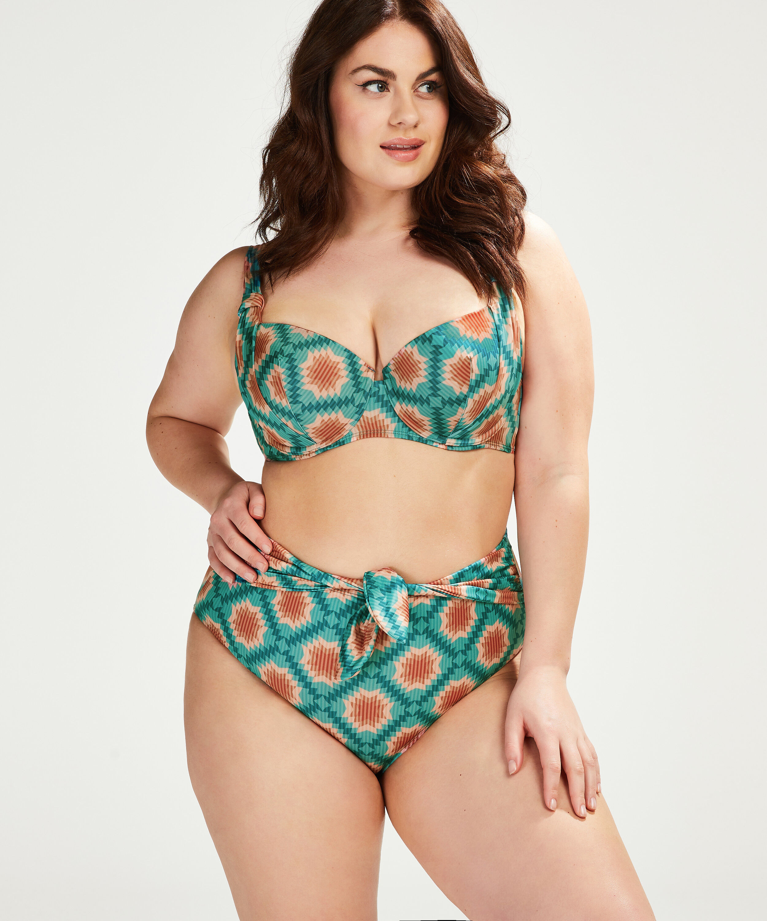 Bikinitop med formst&oslash;bt b&oslash;jle Parimaribo I AM Danielle, hvid