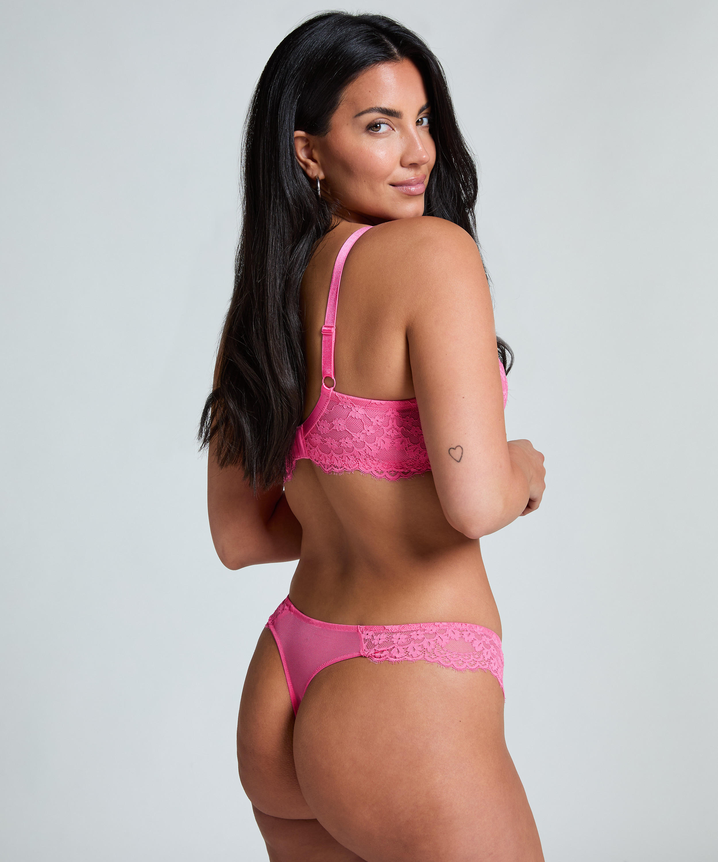 Ikke-formst&oslash;bt b&oslash;jle-bh Daisy, Lyser&oslash;d, main