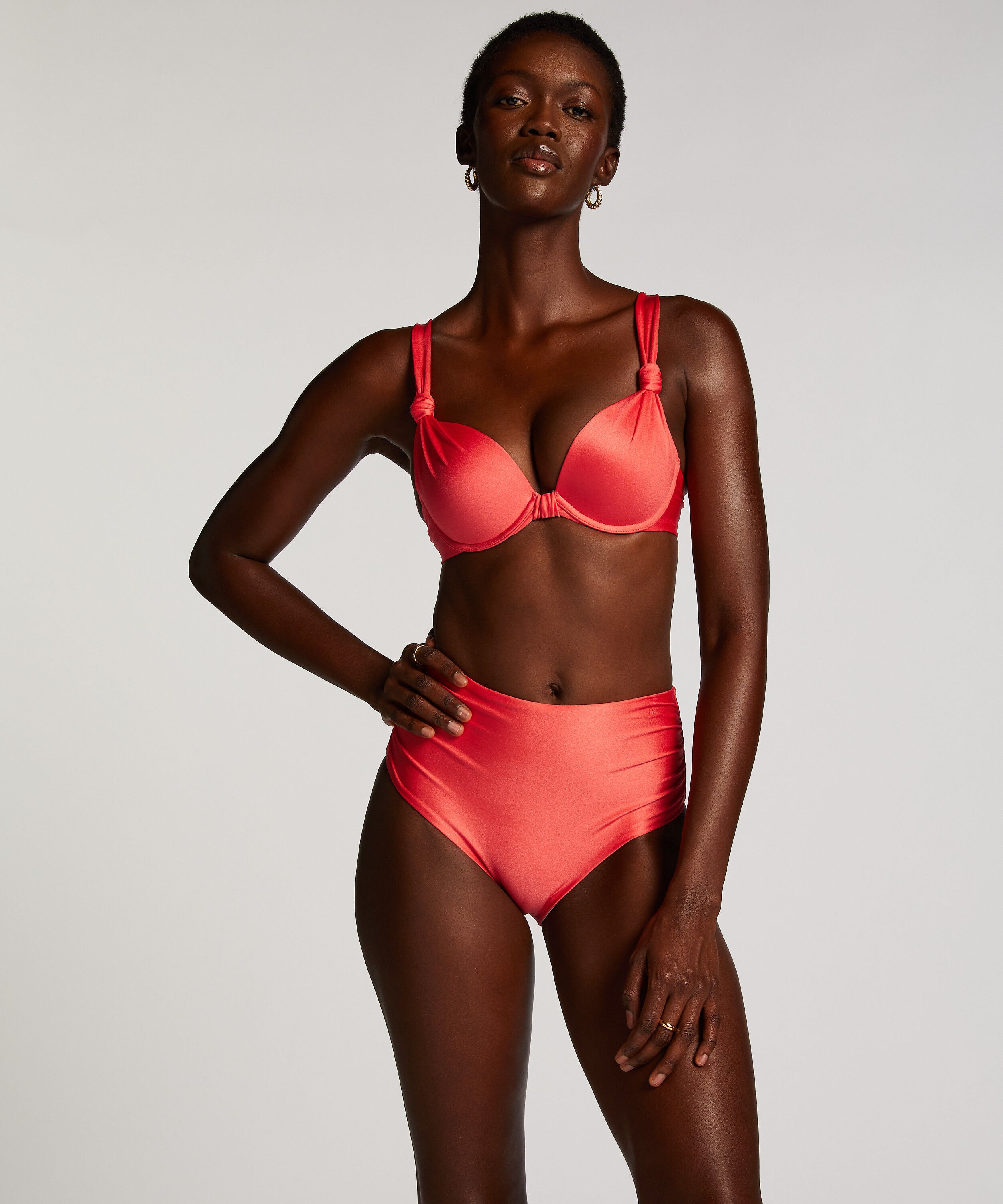 Costa Rio Bikinitrusse, Rød