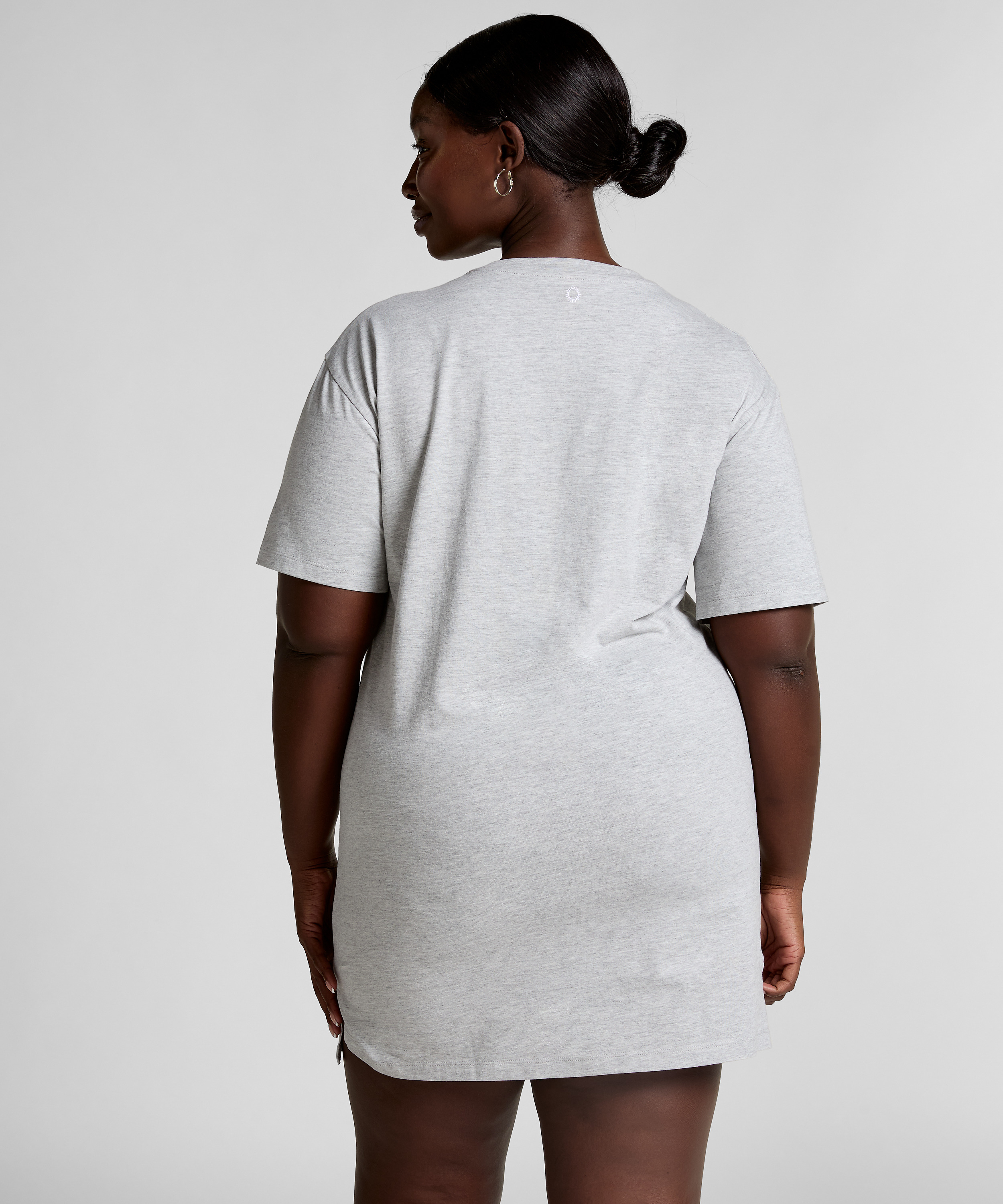 Natkjole, Gr&aring;, main