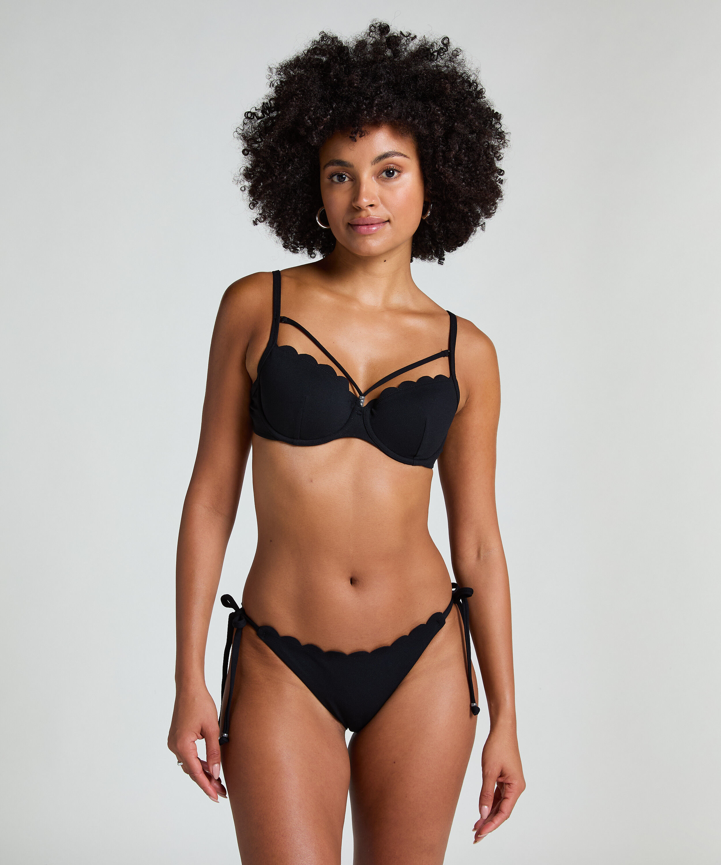 Bikinitrusse Scallop, Sort