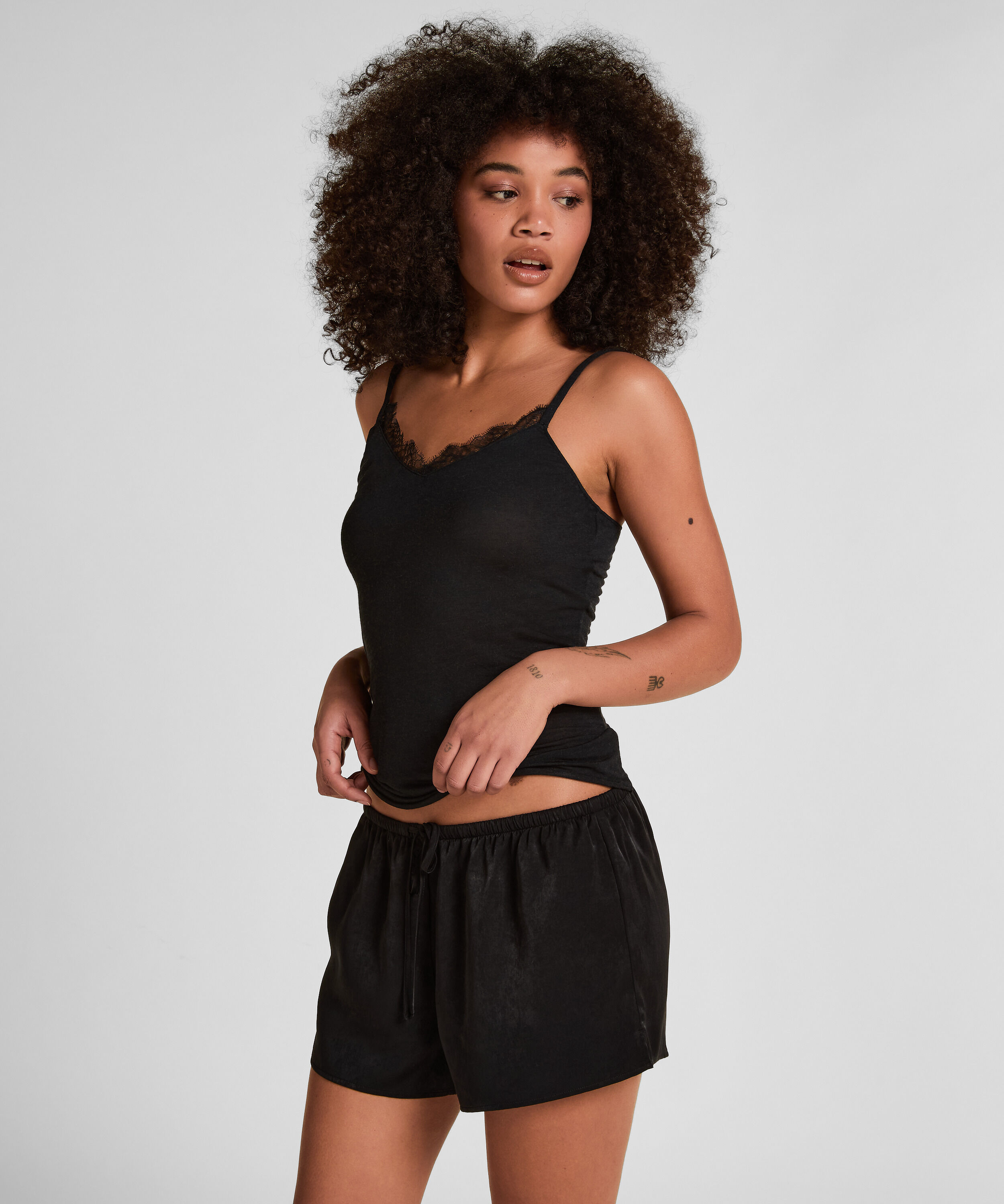 super soft blondebluse med V-hals og kashmir