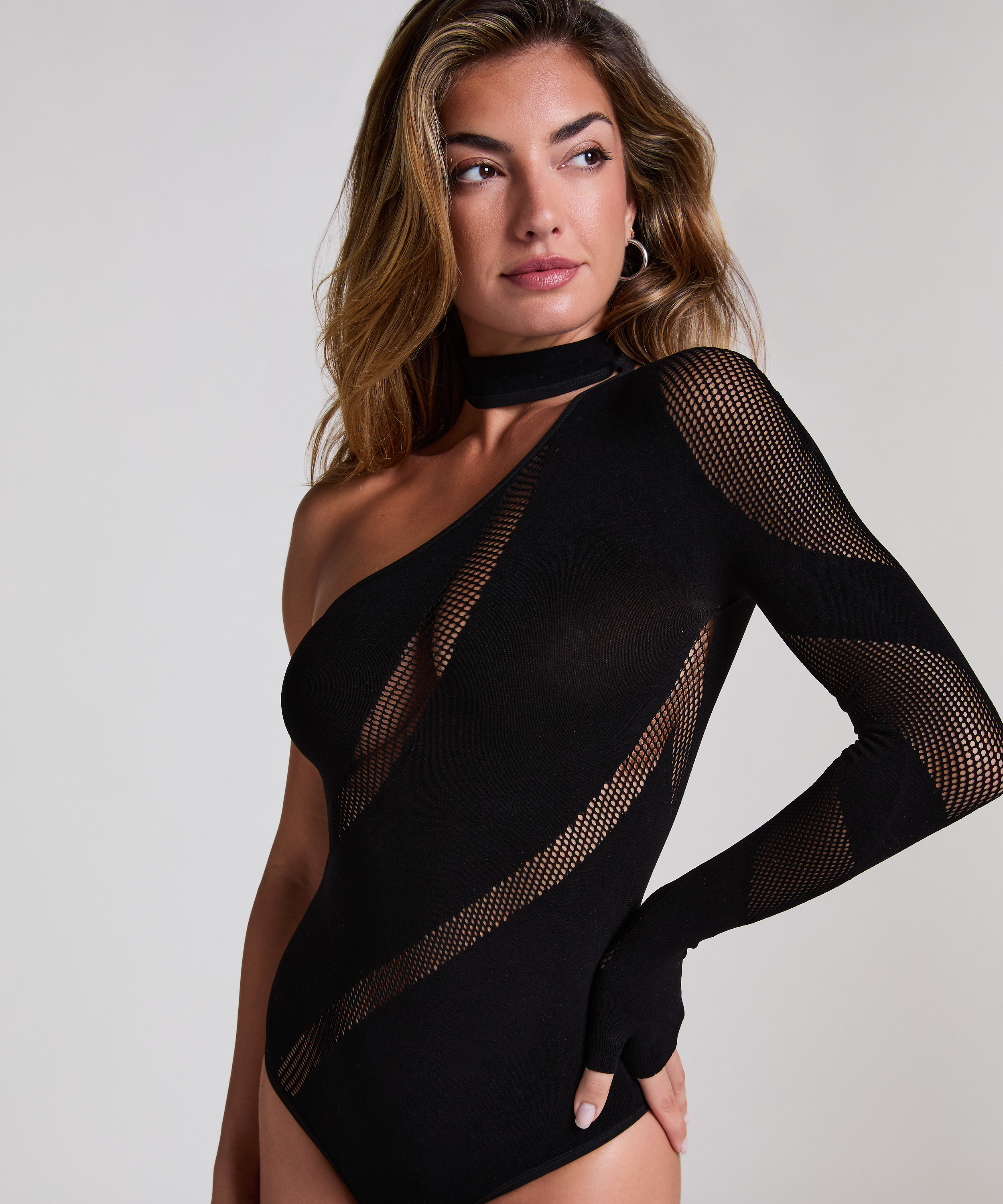 Asymmetrisk body, Sort, main