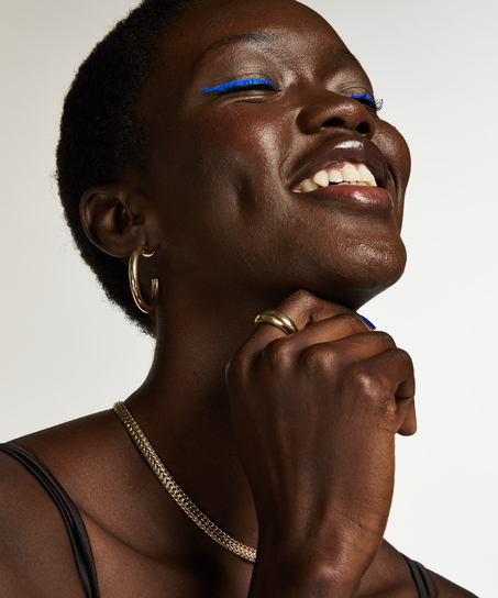 Brasiliansk trusse Fleur Nyakim, Sort