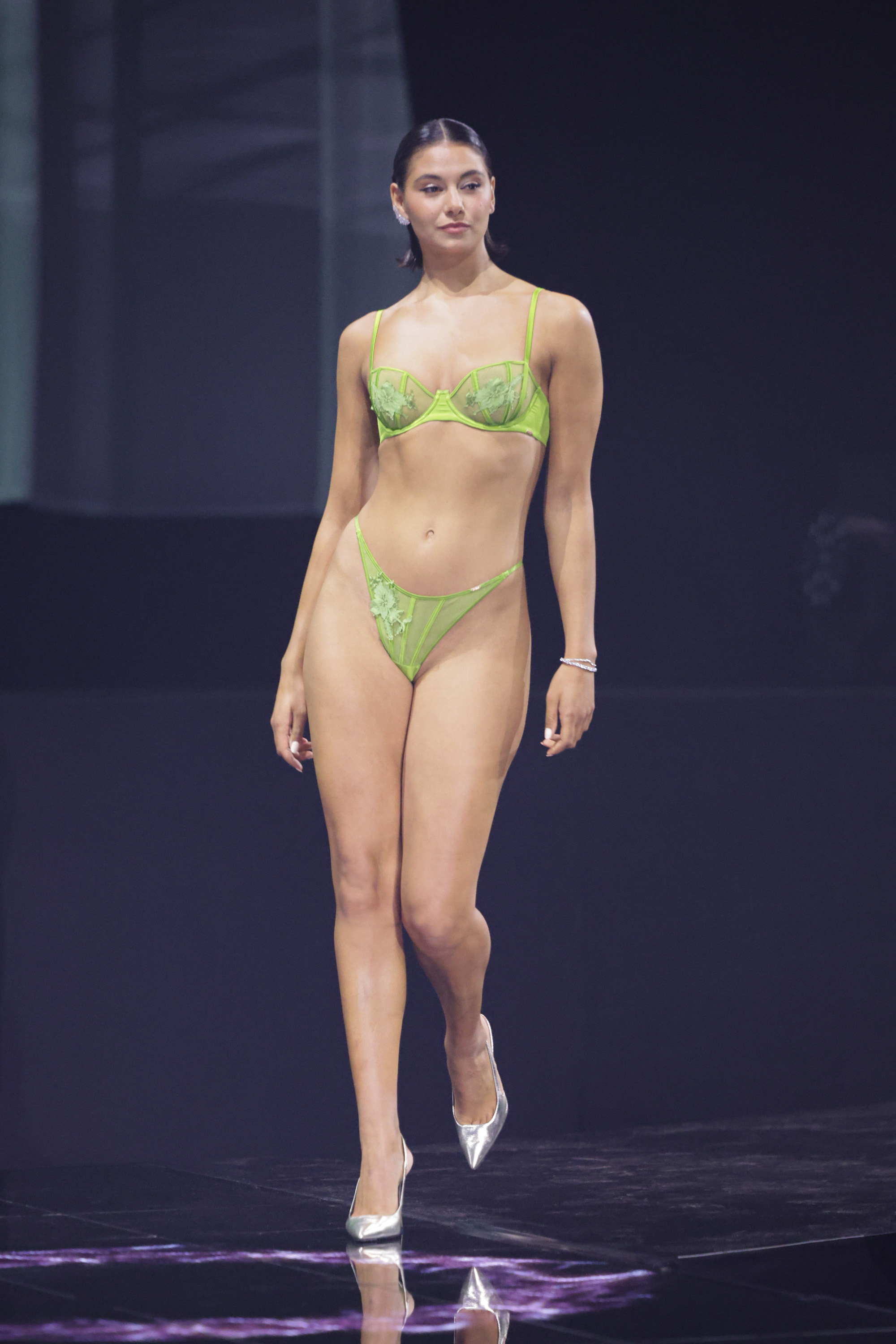 G-streng Ember, Grøn, main