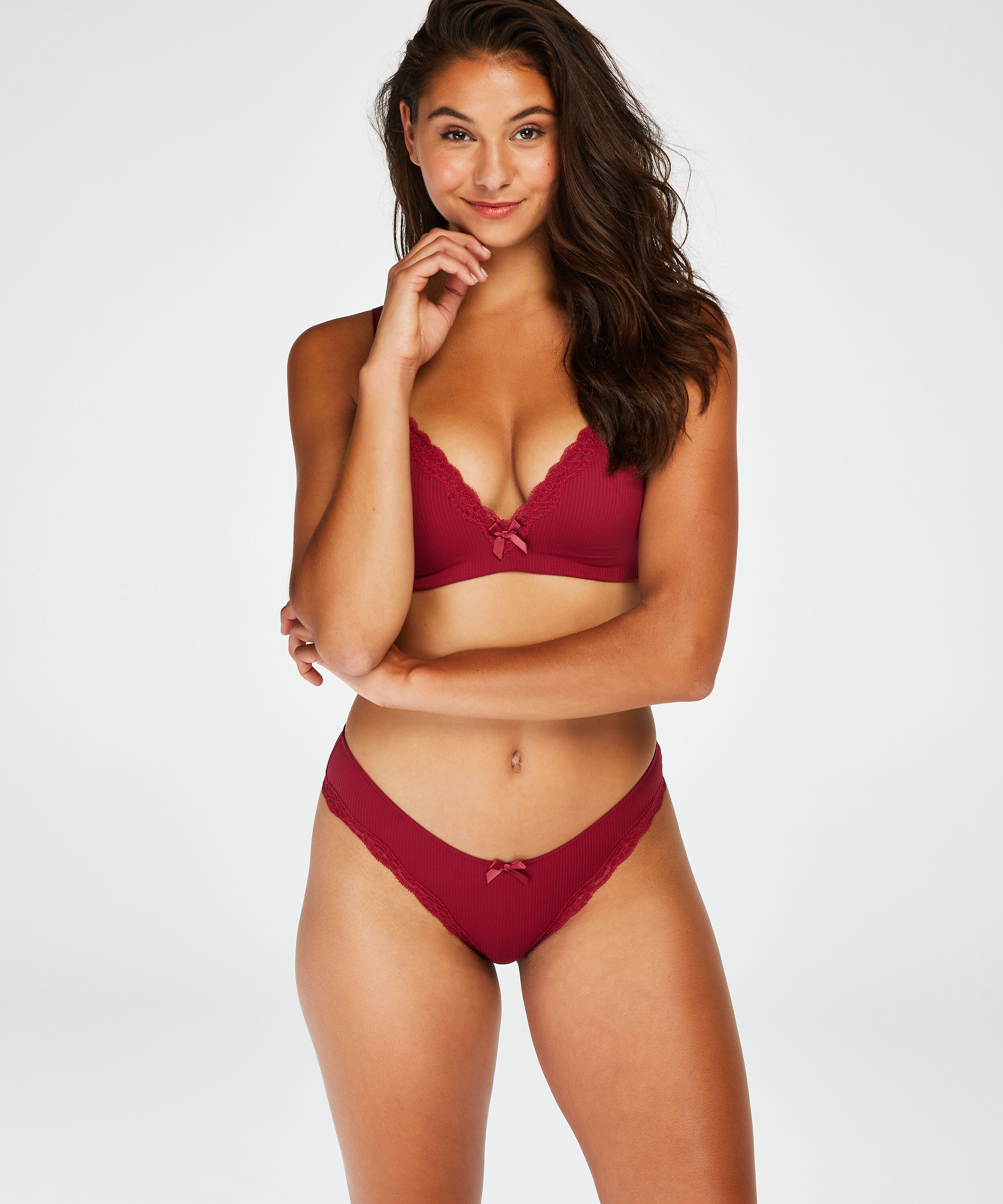 Brasiliansk trusse Lola, R&oslash;d