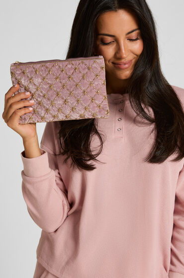 Hunkemöller Foret pose