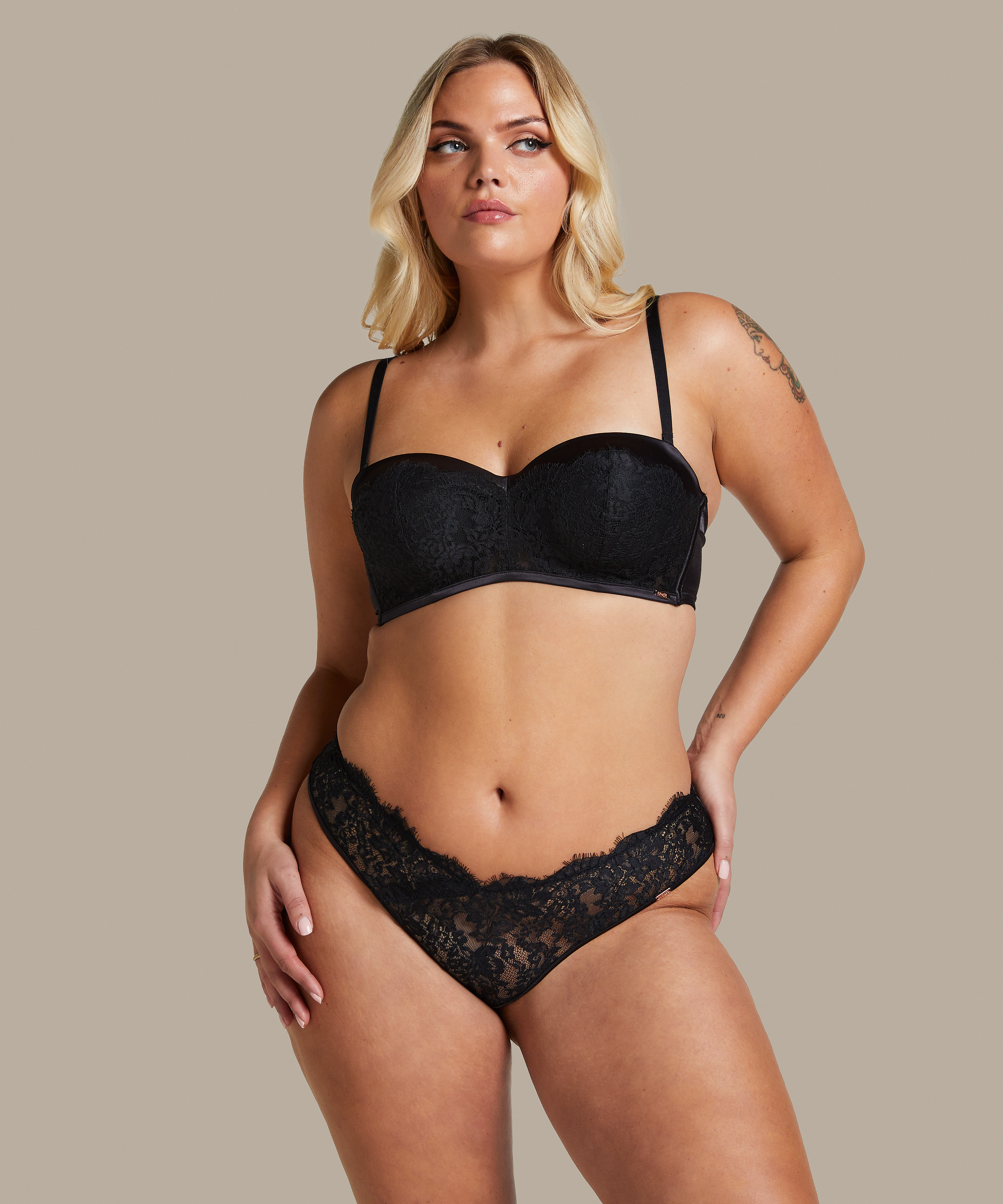 Formstøbt stropløs bøjle-bh Chalice, Sort, main