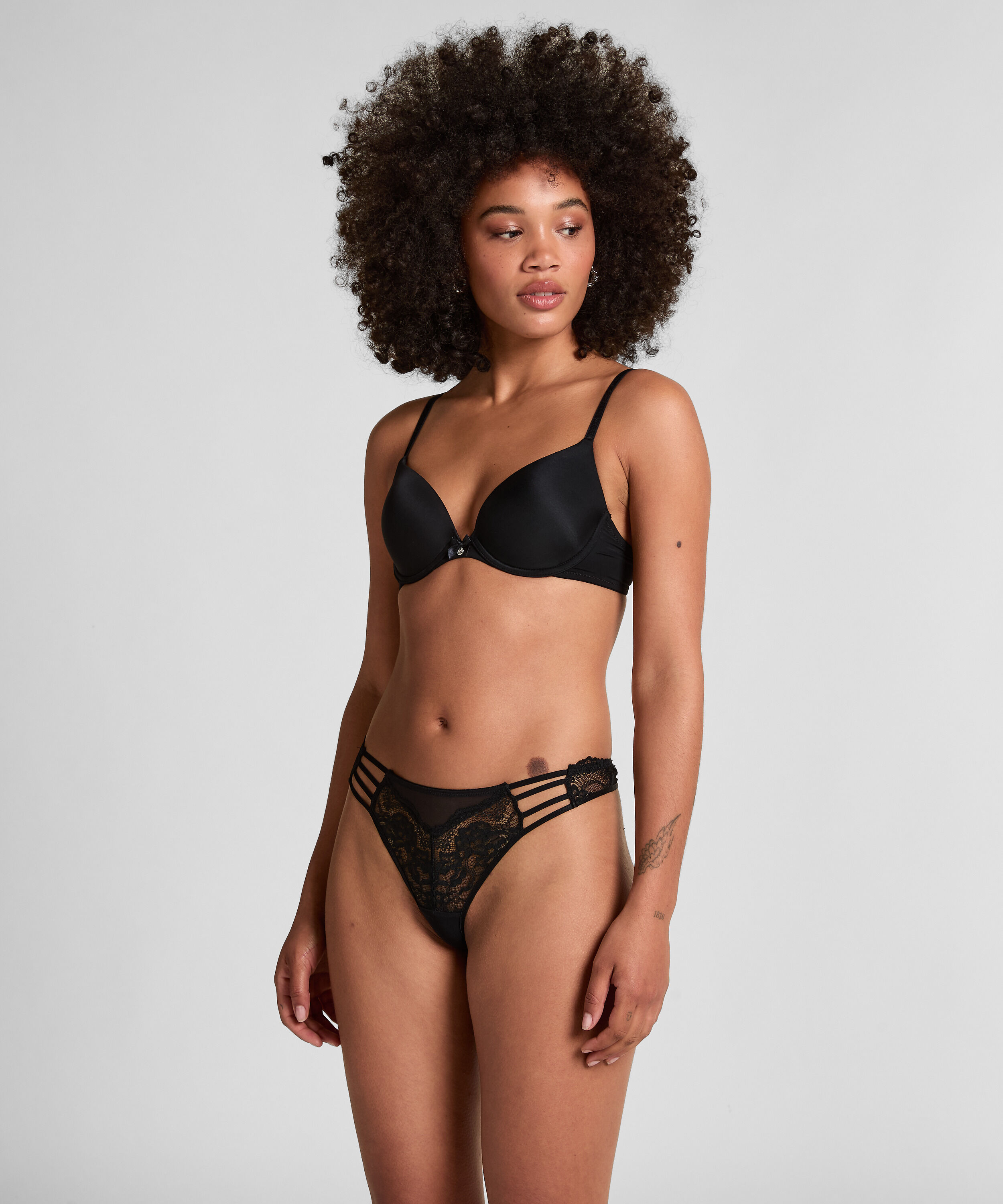 G-streng Briar, Sort