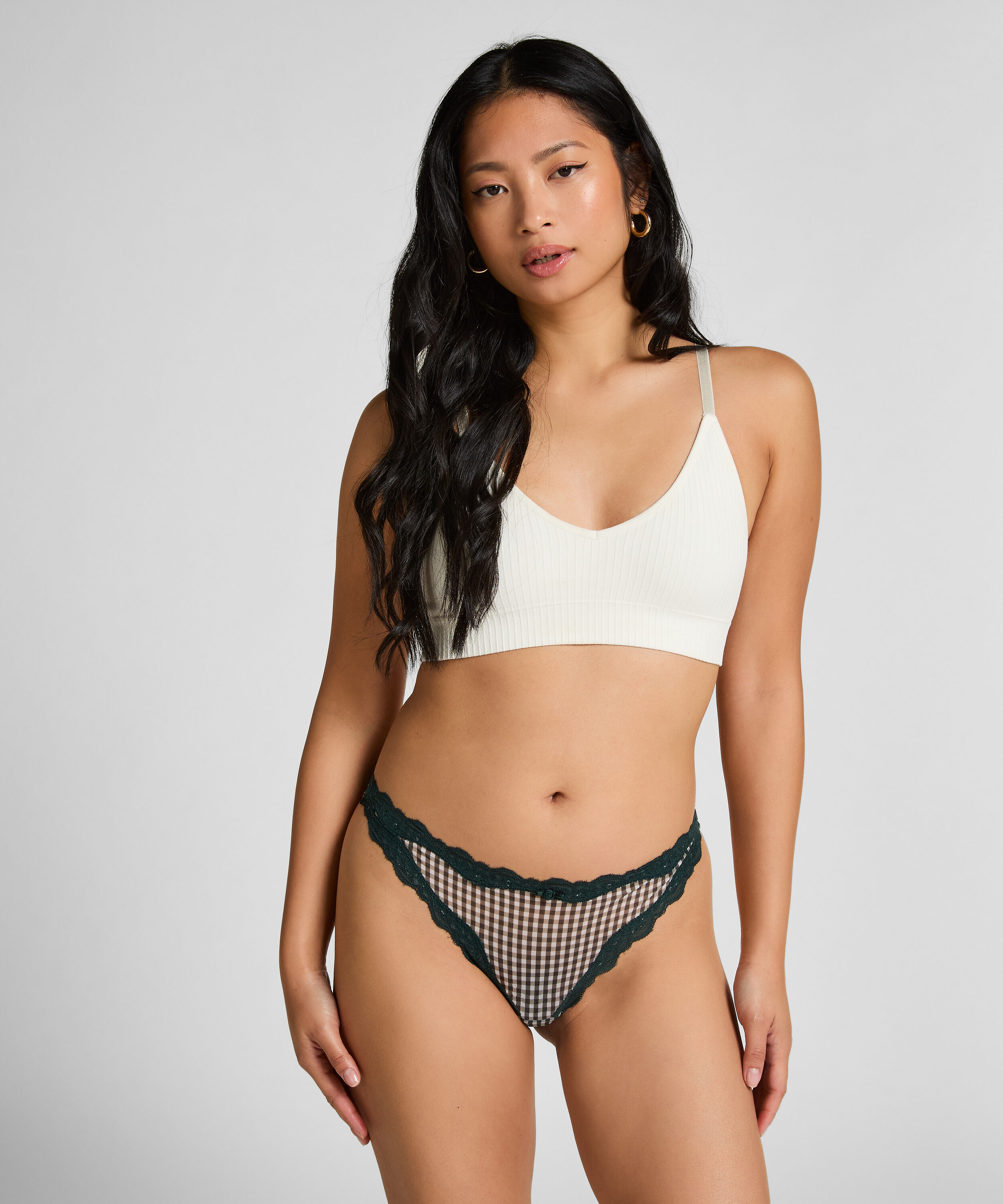 Liz G-streng med høj benudskæring