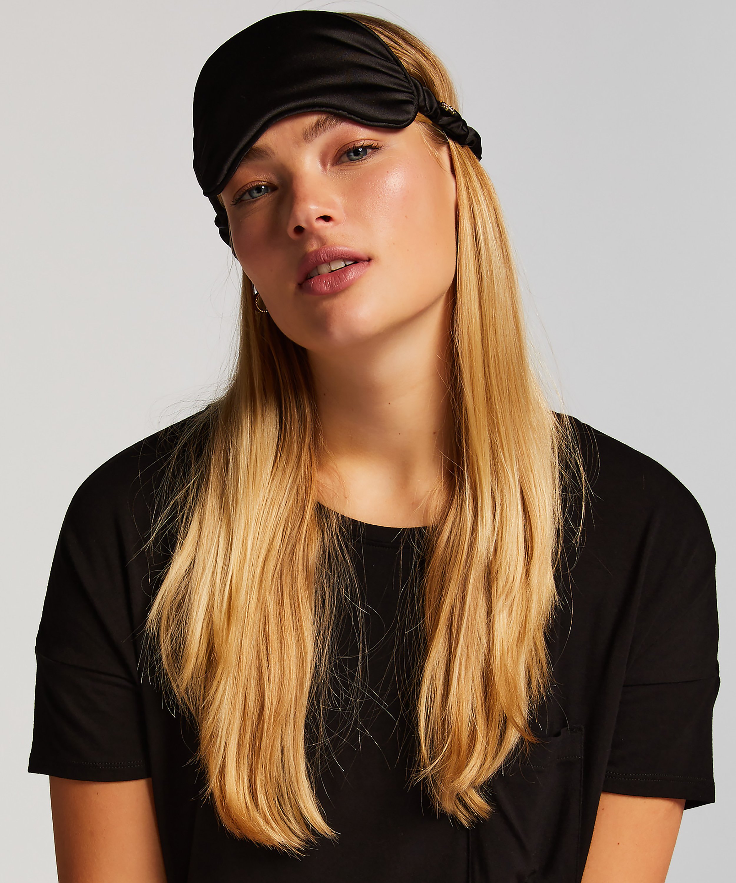 Sovemaske, Sort, main