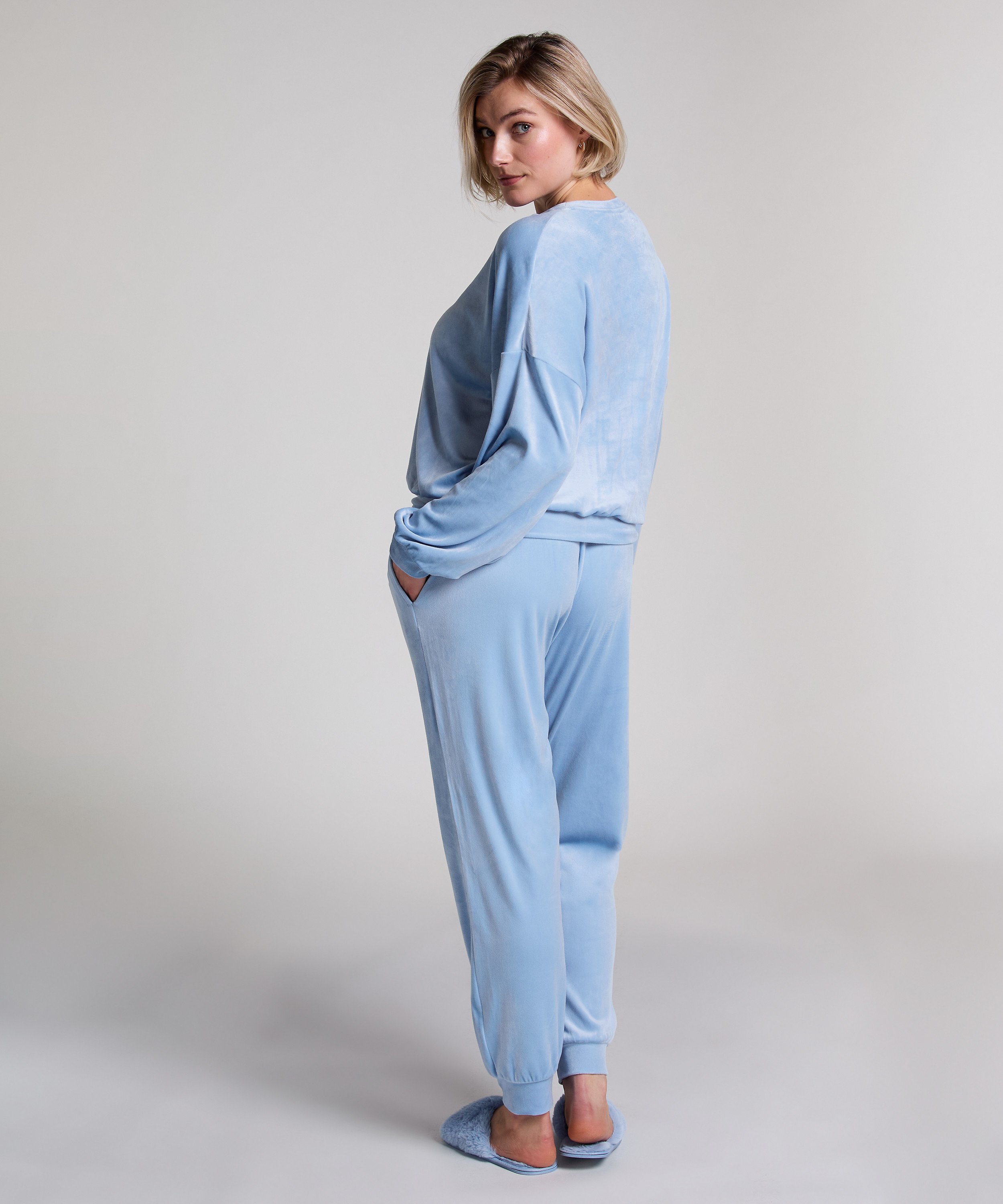 Velourtop, Bl&aring;, main