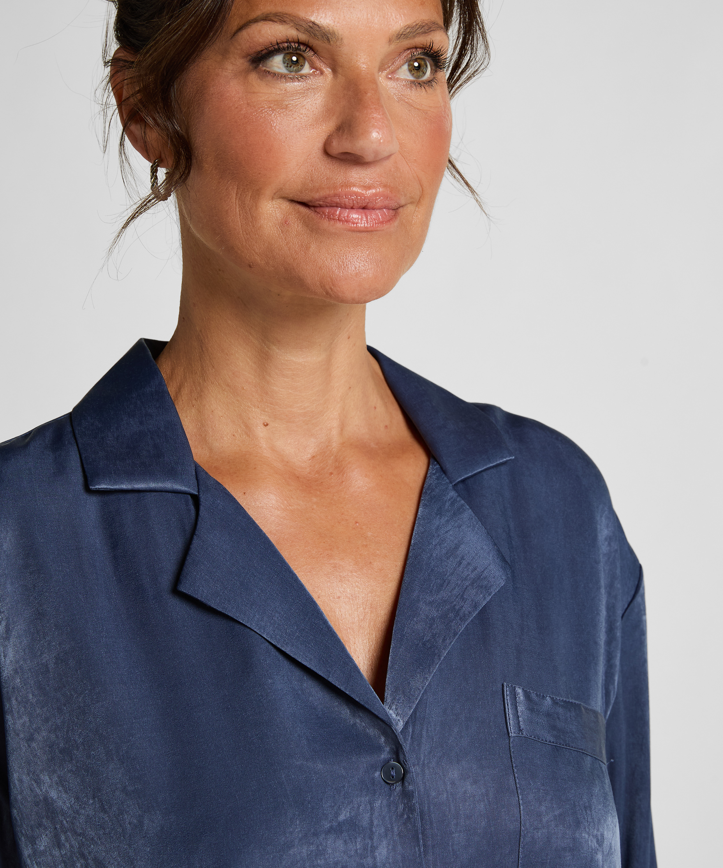 Lang&aelig;rmet satinjakke Ayla, Bl&aring;, main