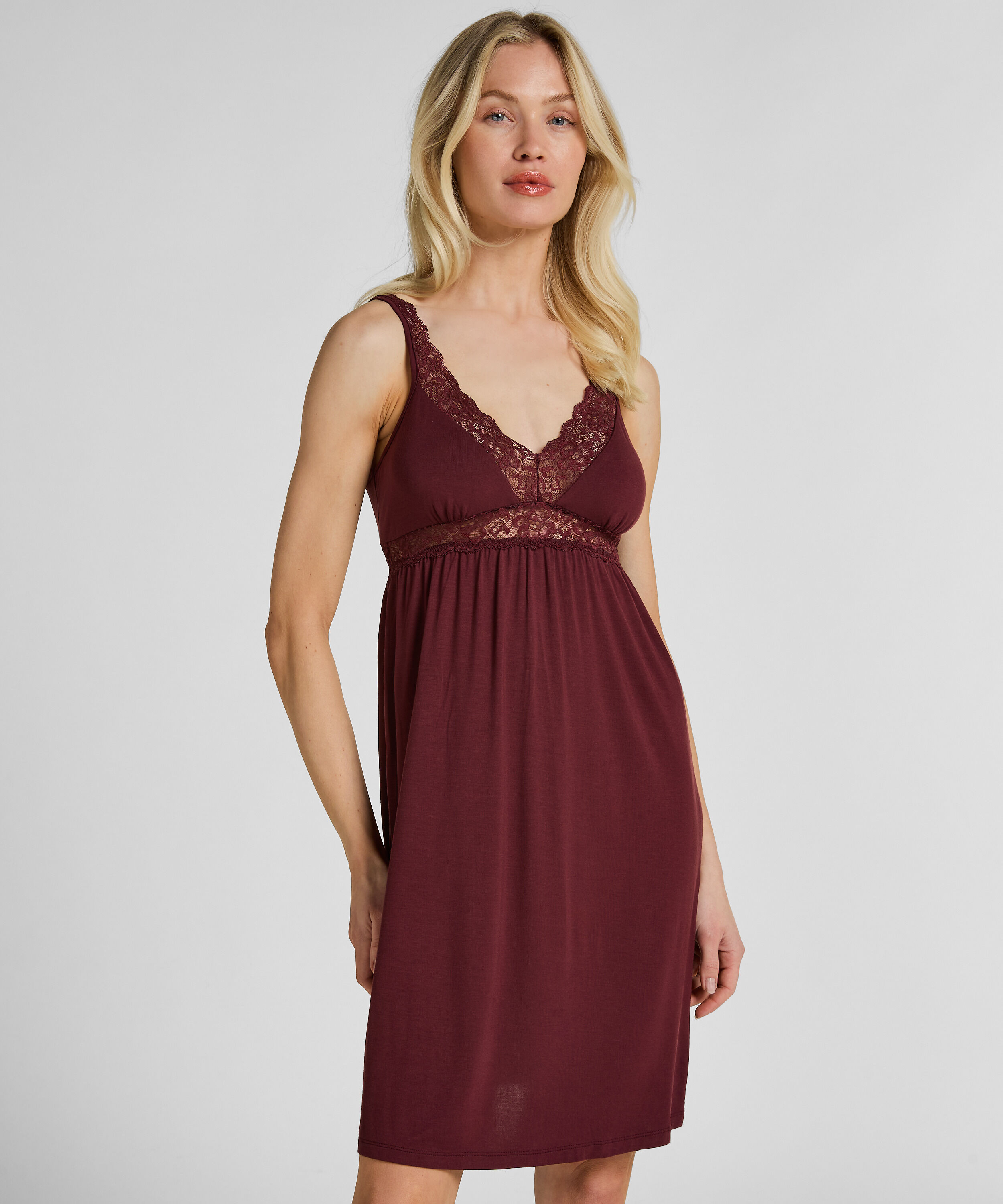 Jersey Slip Dress med Blonder
