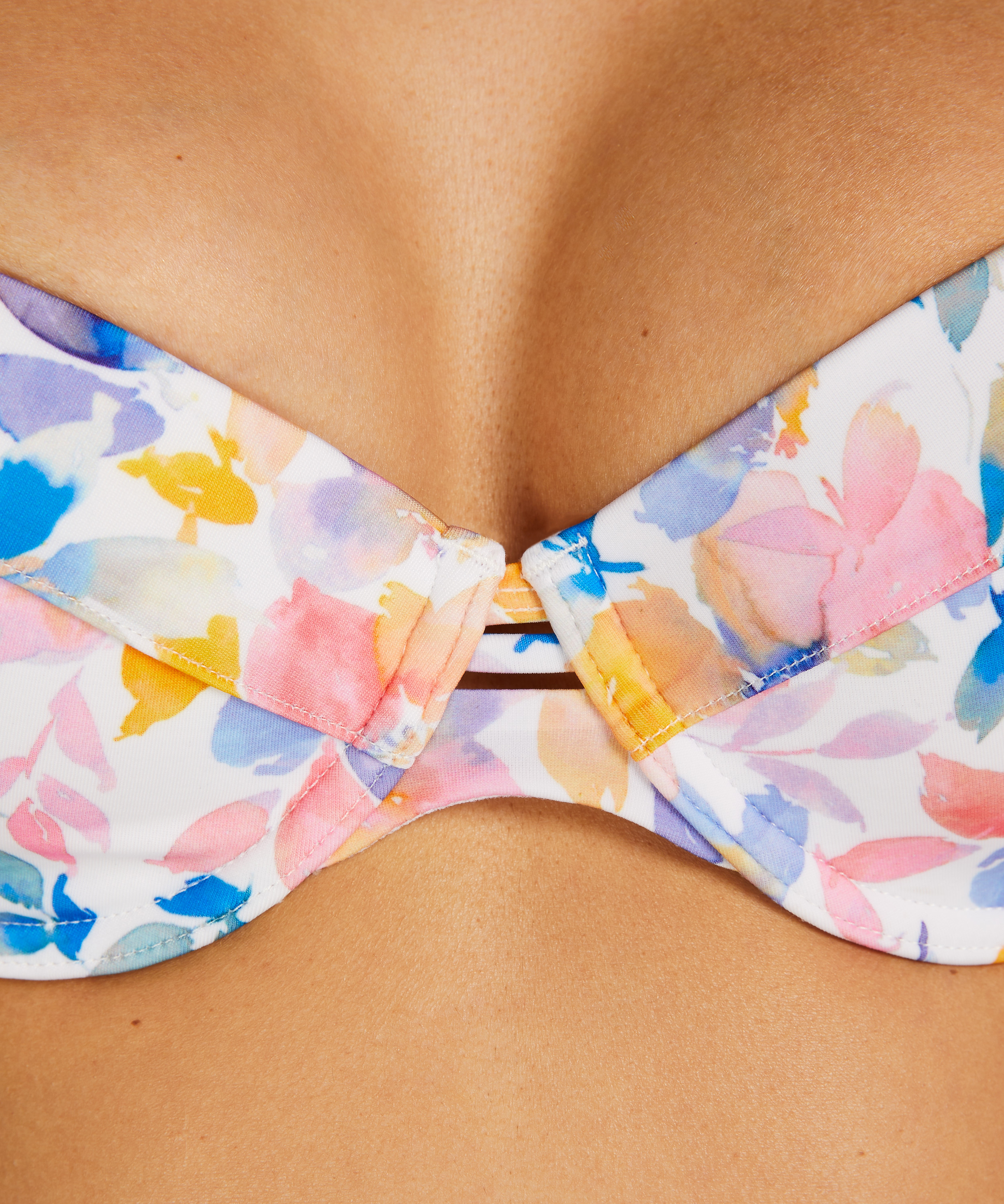 Formst&oslash;bt bikinitop med b&oslash;jle Palma, Hvid, main