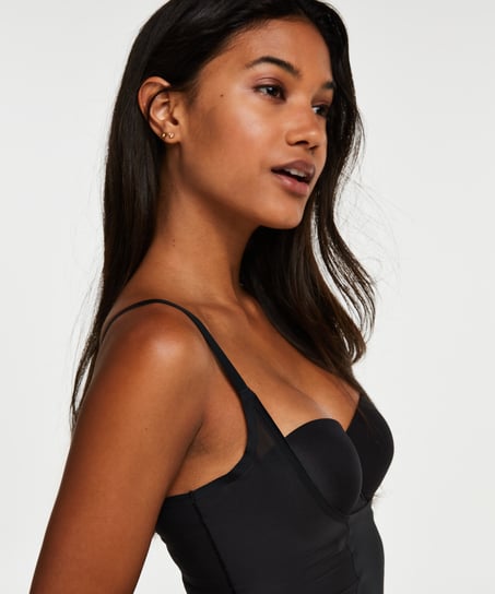 Opstrammende kjole med bølget kant - Level 3, Sort