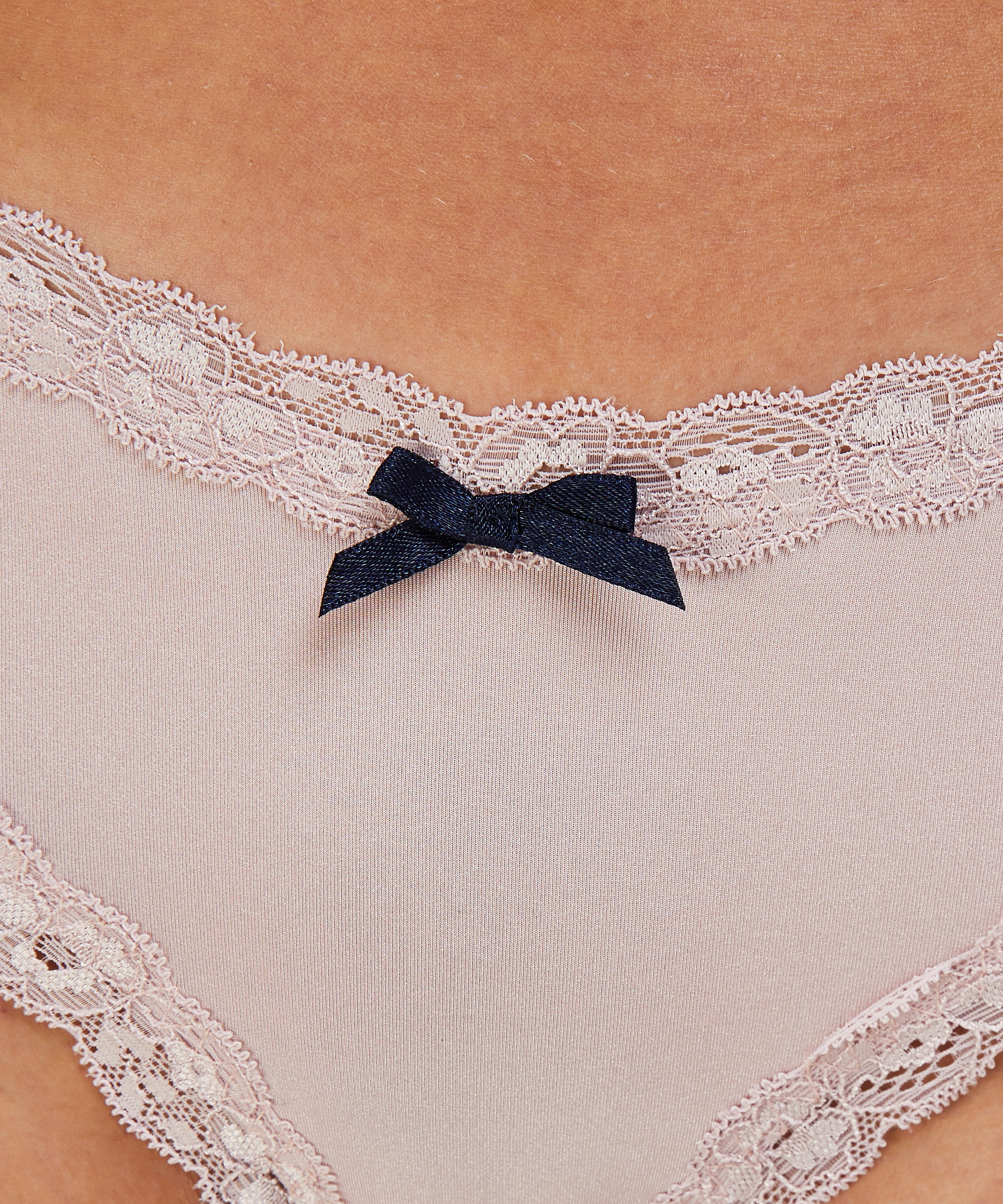 V-formet brasiliansk trusse i mikrokvalitet, Lilla, main