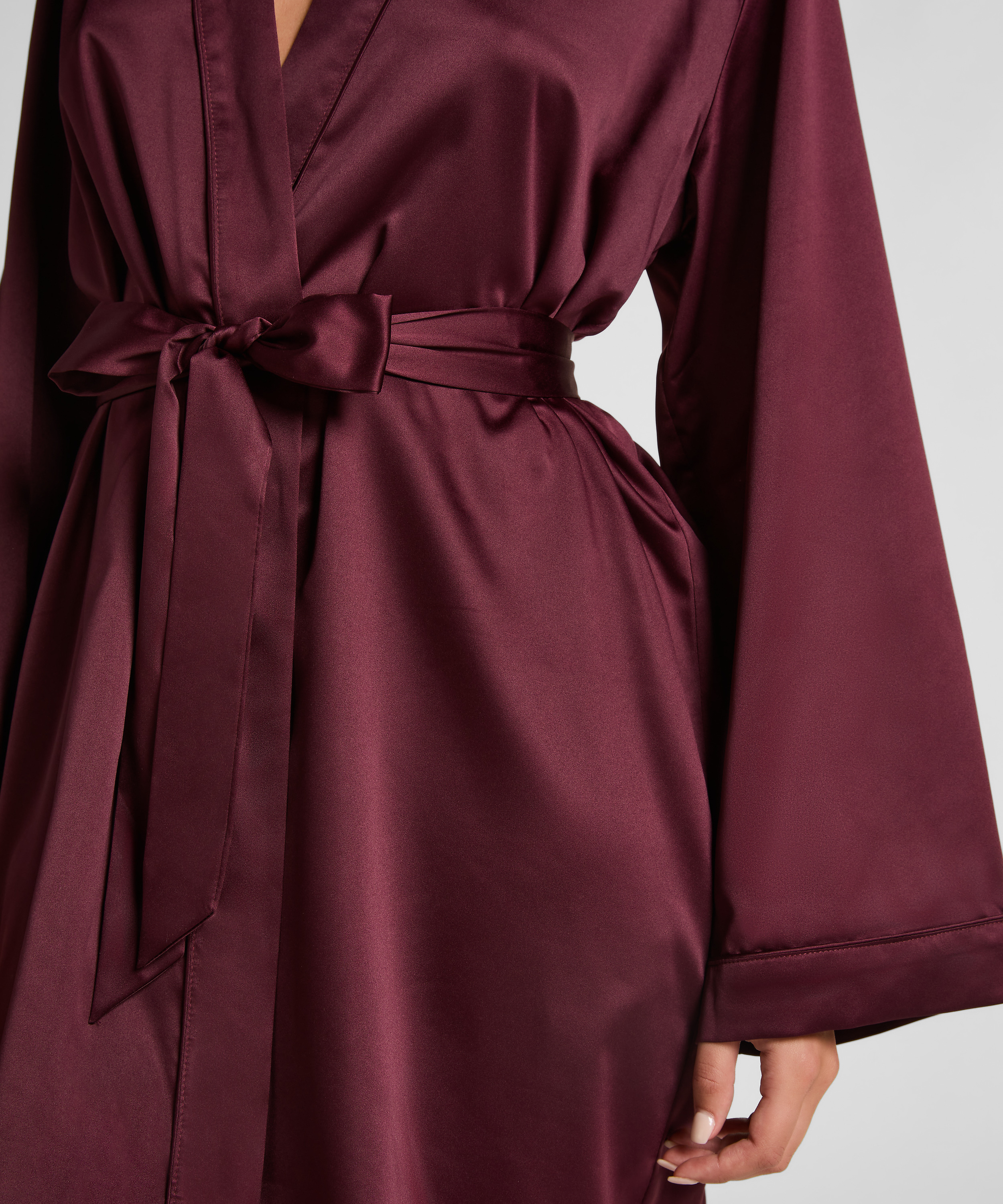 Satin kimono, R&oslash;d, main