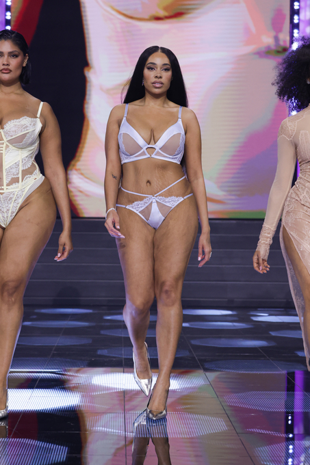 Brasiliansk trusse bundl&oslash;s Nisha, Bl&aring;