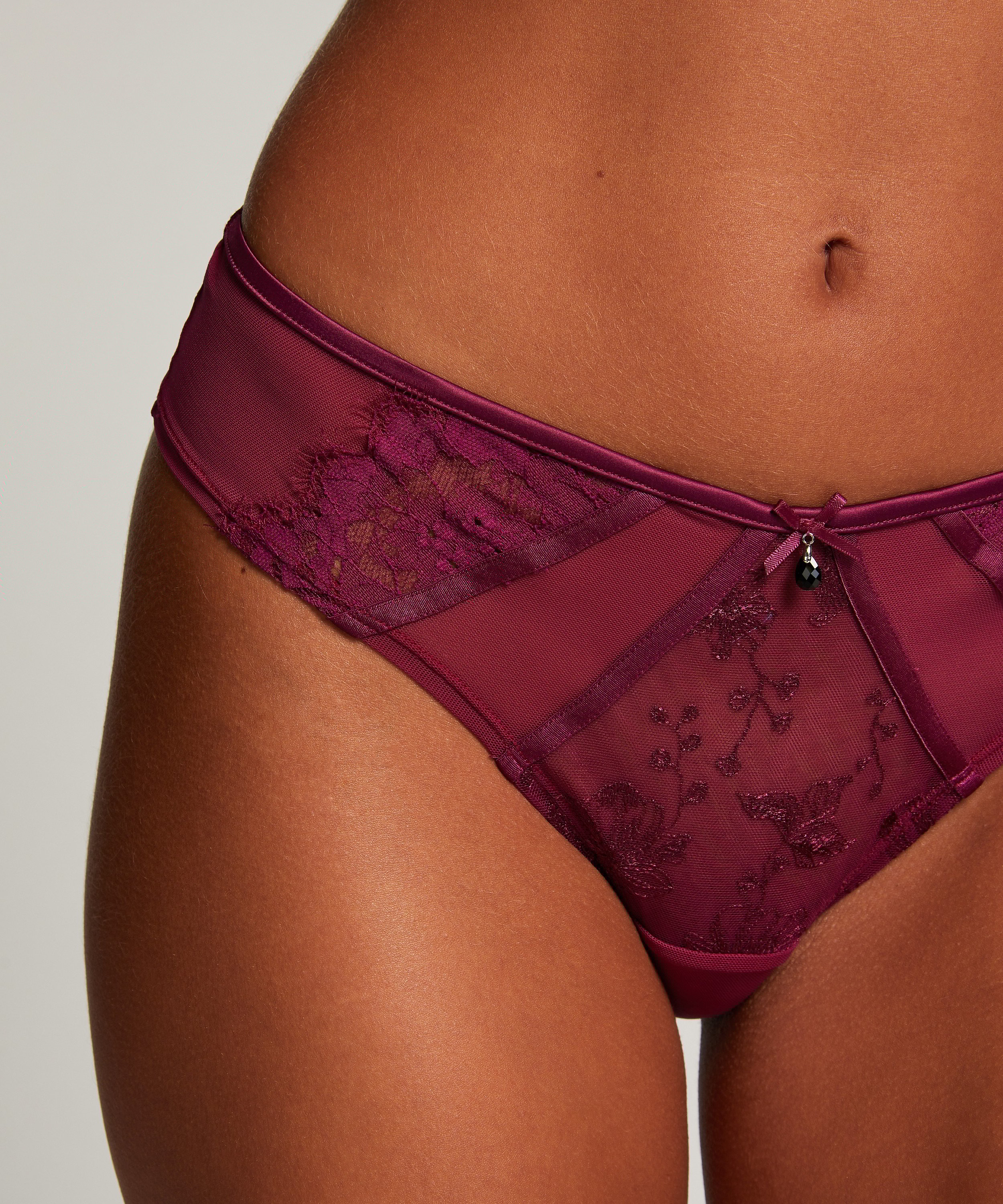 Brasiliansk trusse Sia, Lilla, main