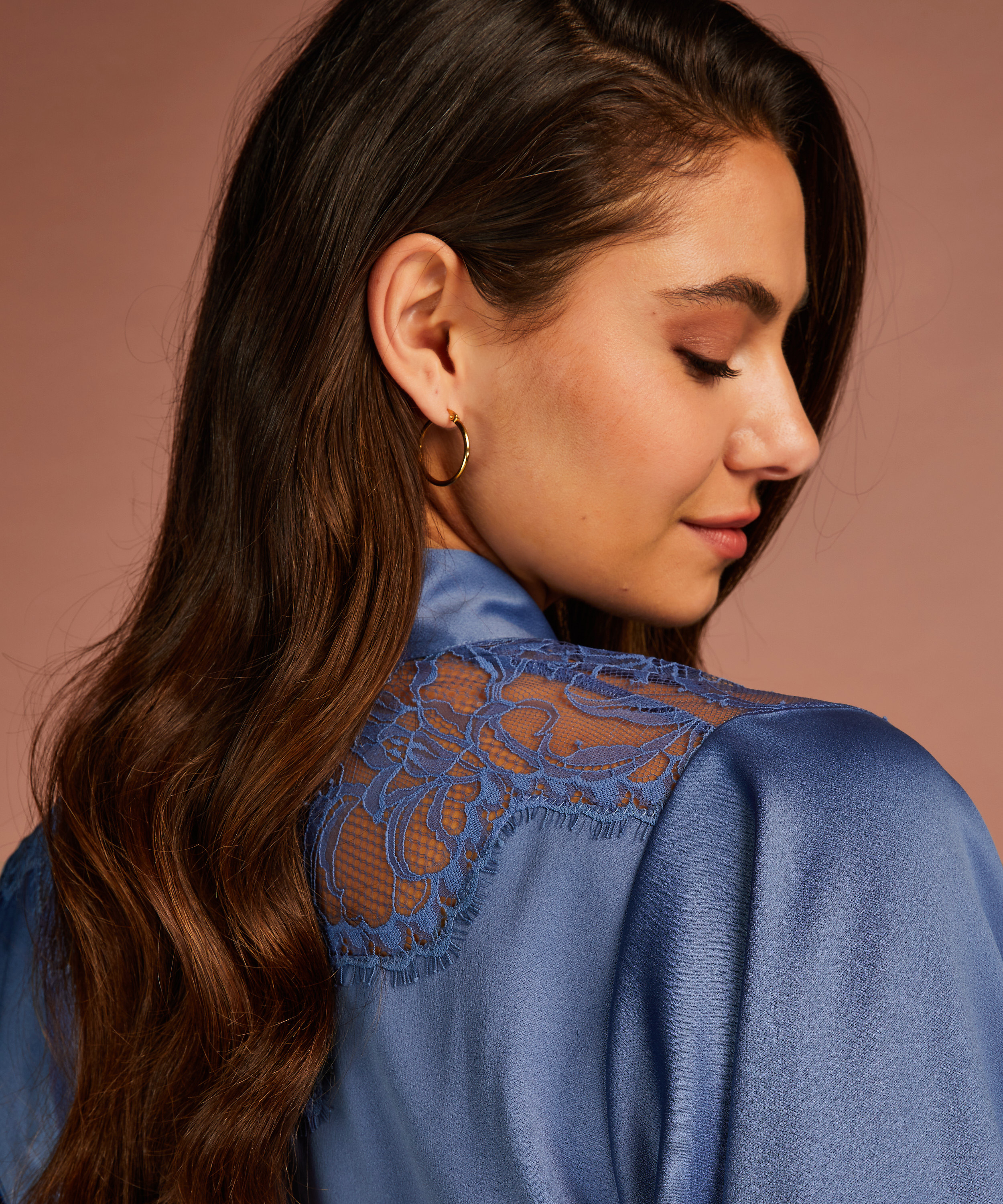 Kimono Sophia, Bl&aring;, main