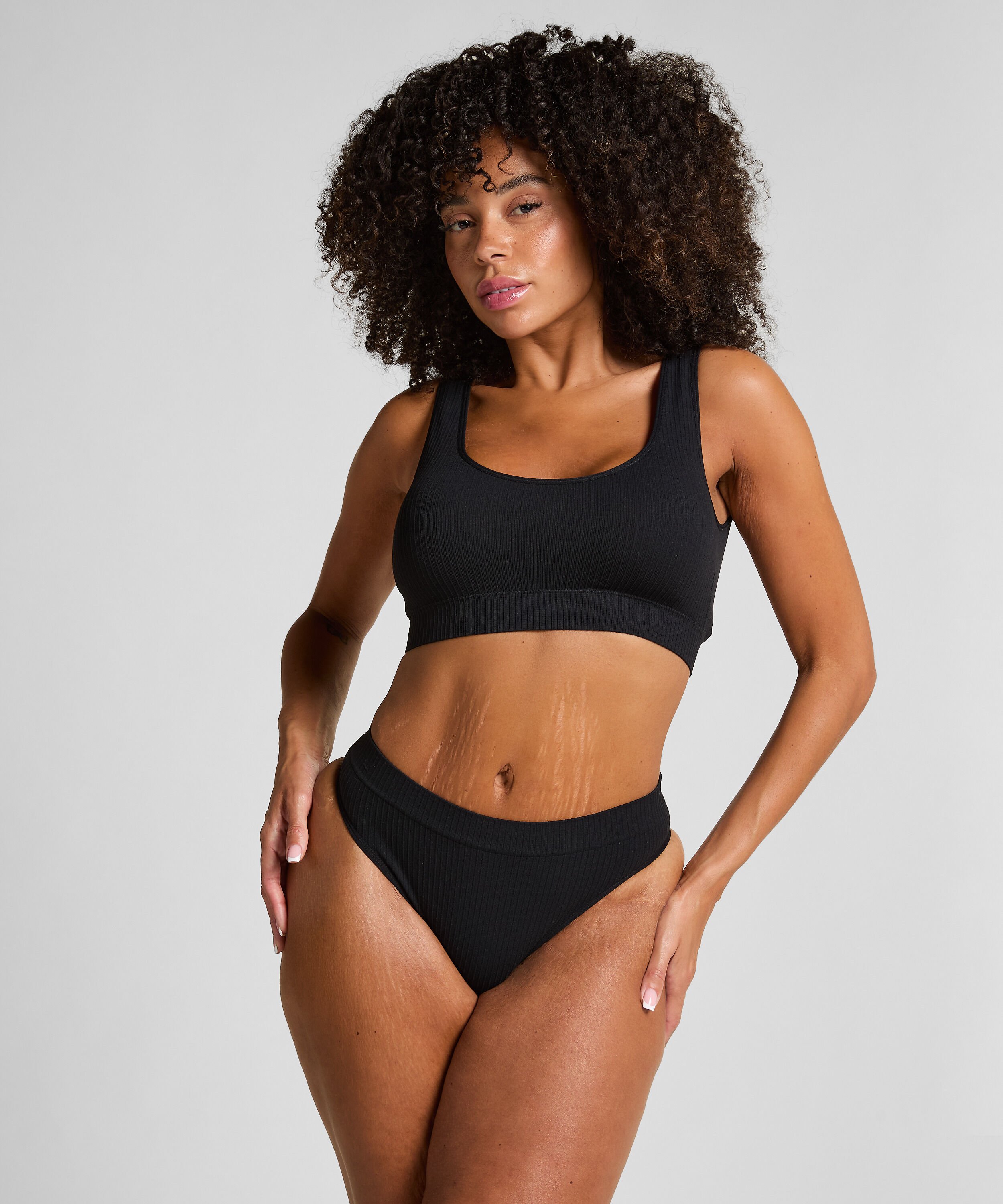 Brasiliansk trusse Dianne, Sort