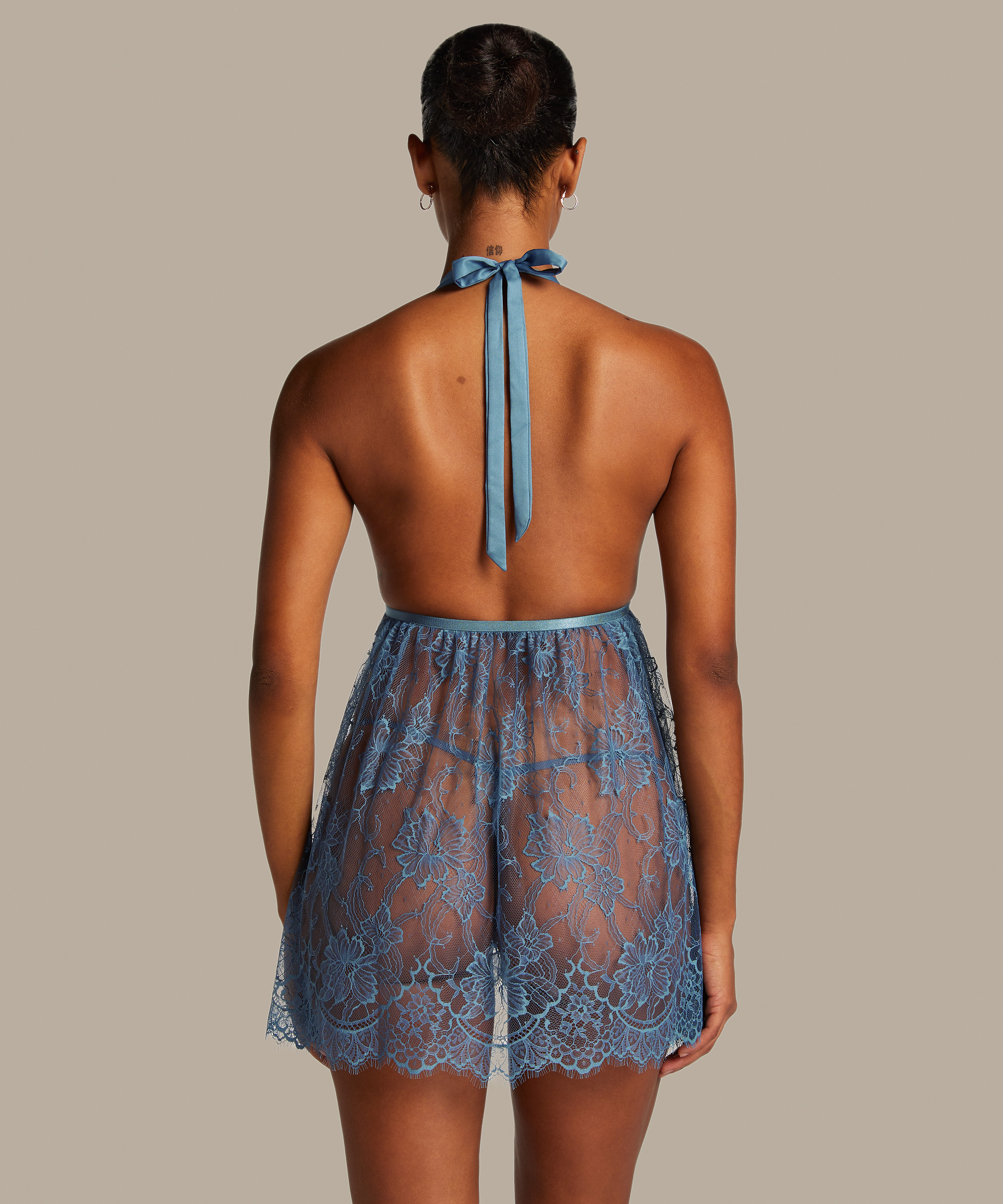 Natkjole Magdalena, Bl&aring;, main