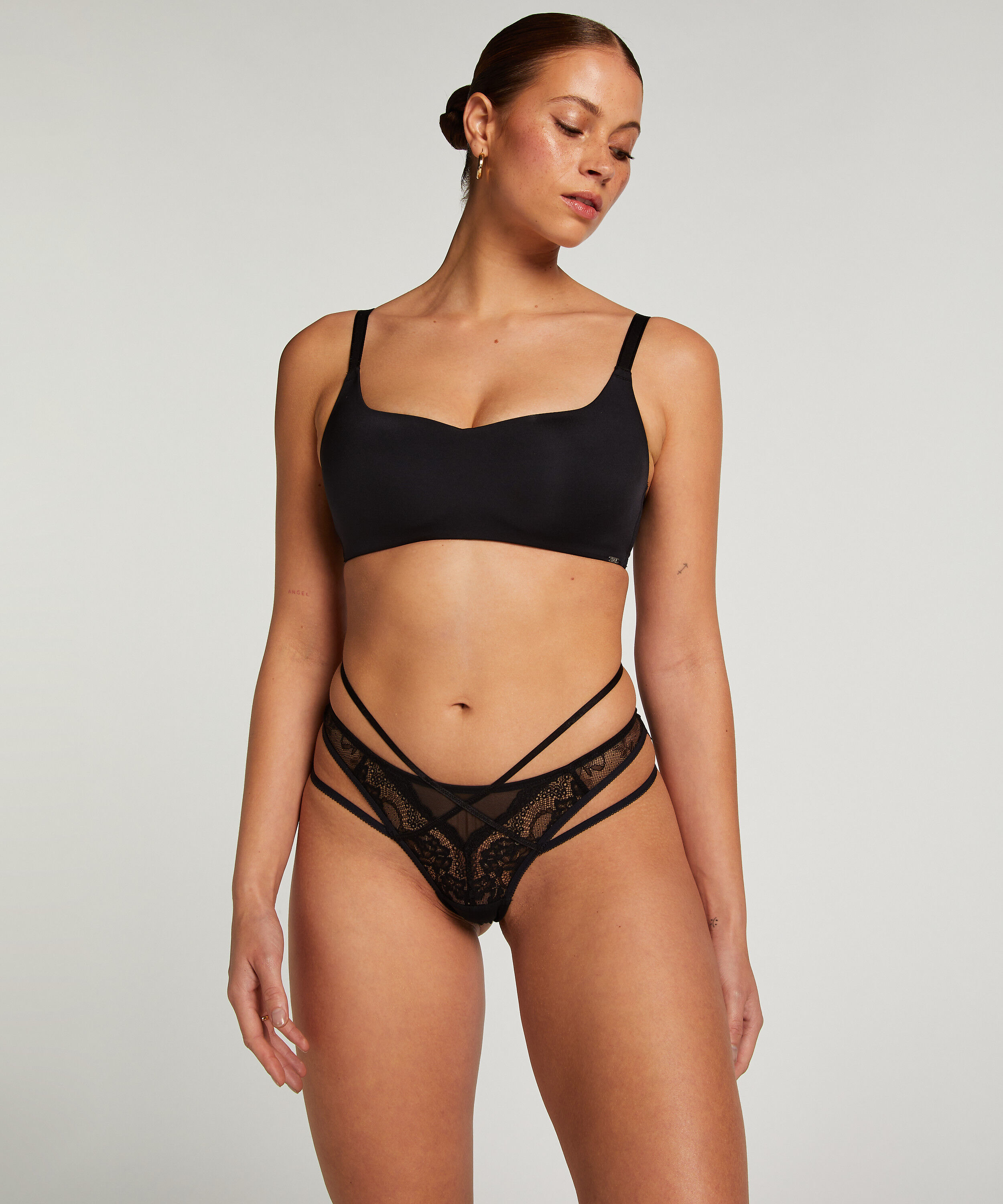 Brasiliansk trusse Amala, Sort