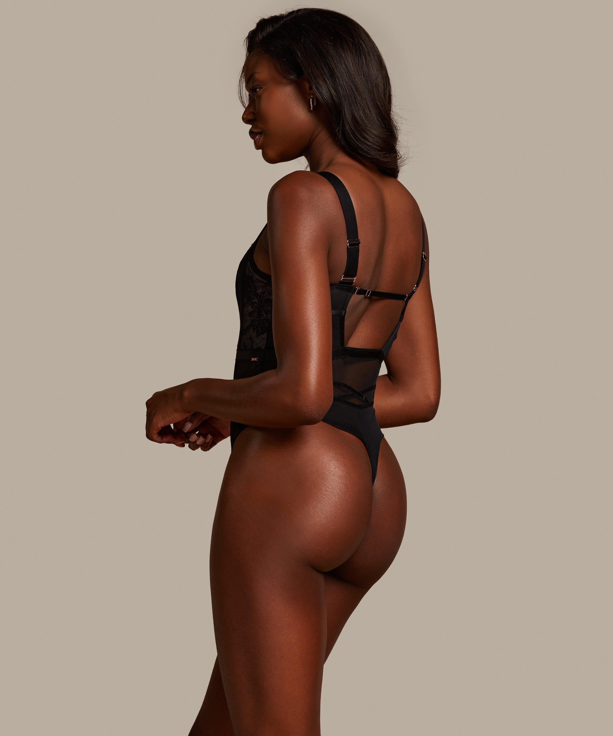 Body Magdalena, Sort, main