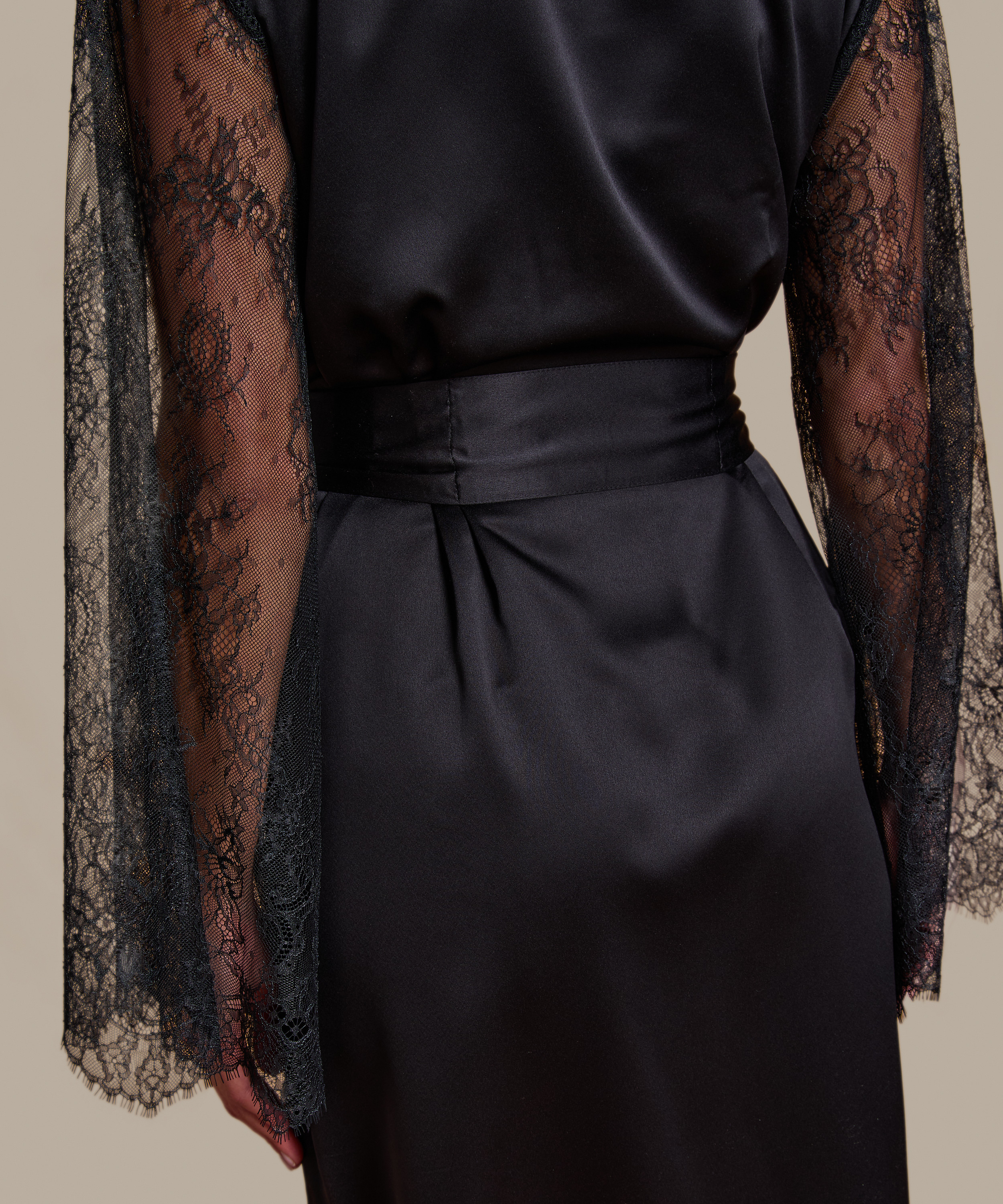 Kimono Camille, Sort, main