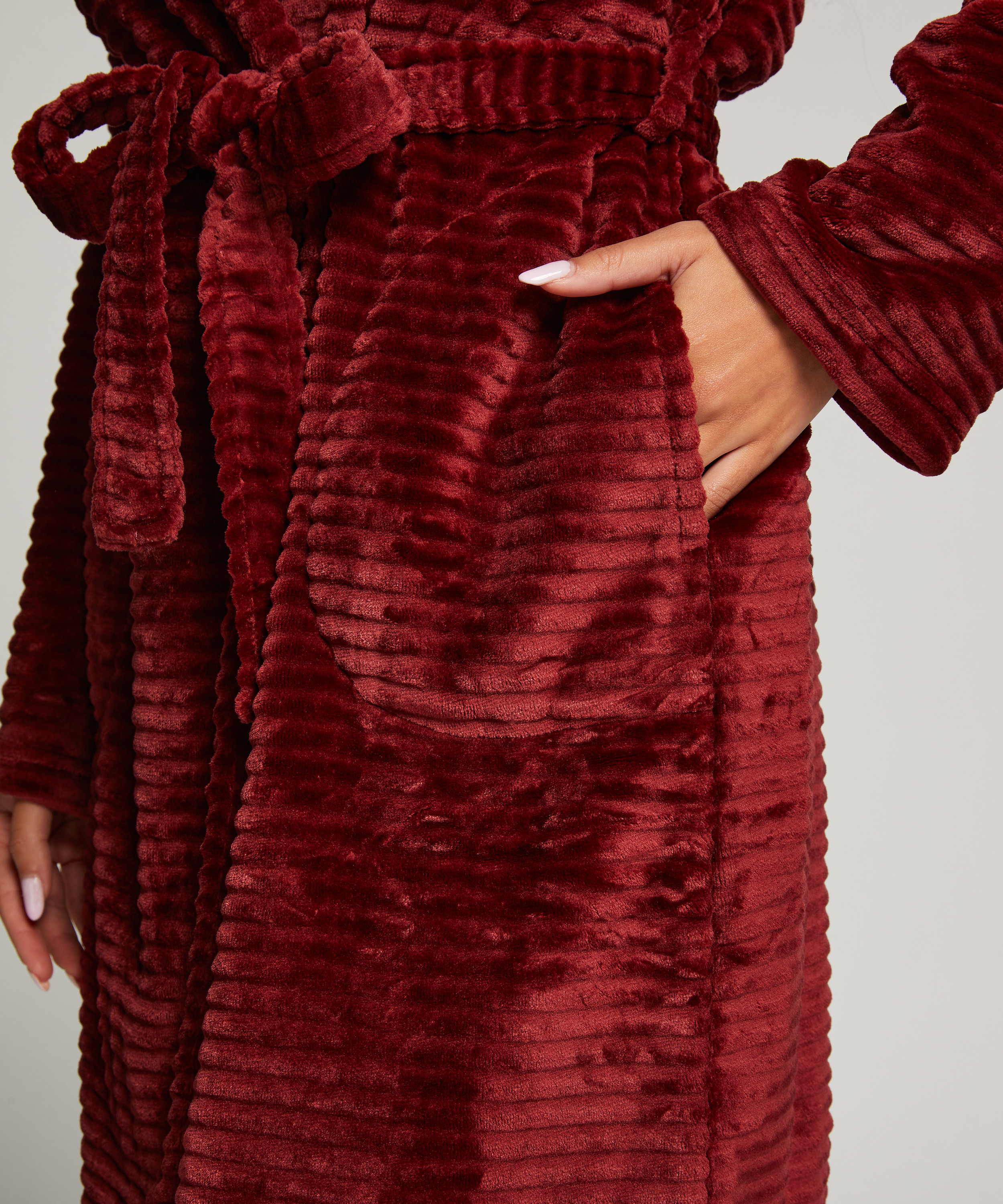 Kort ribstrikket badekåbe i fleece, Brun, main