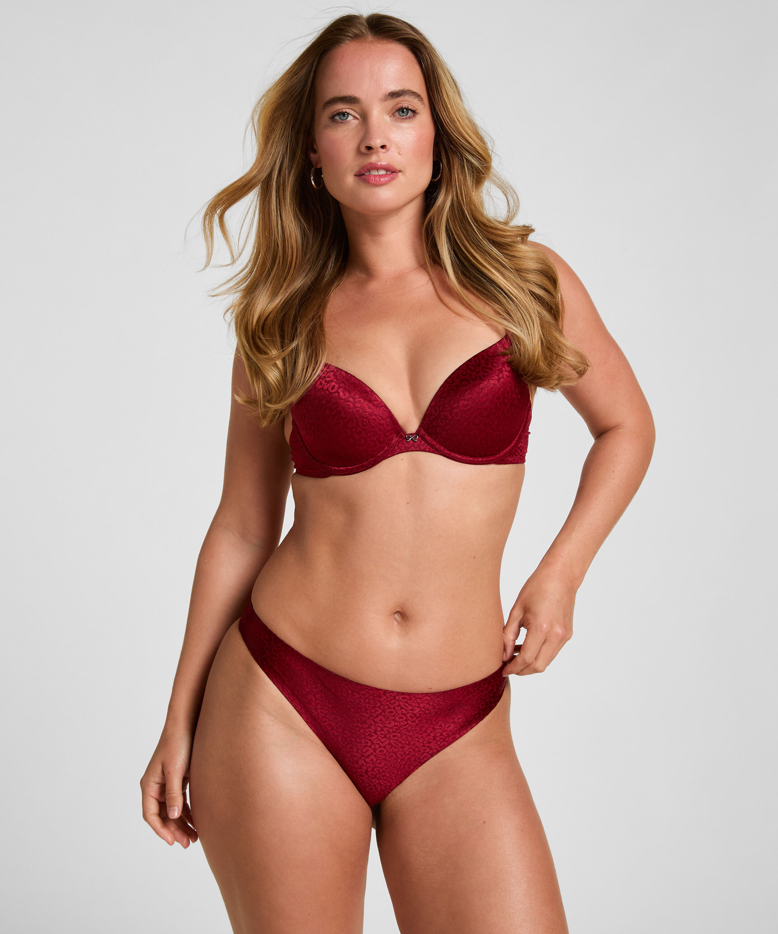 Thong Jackie, Rød