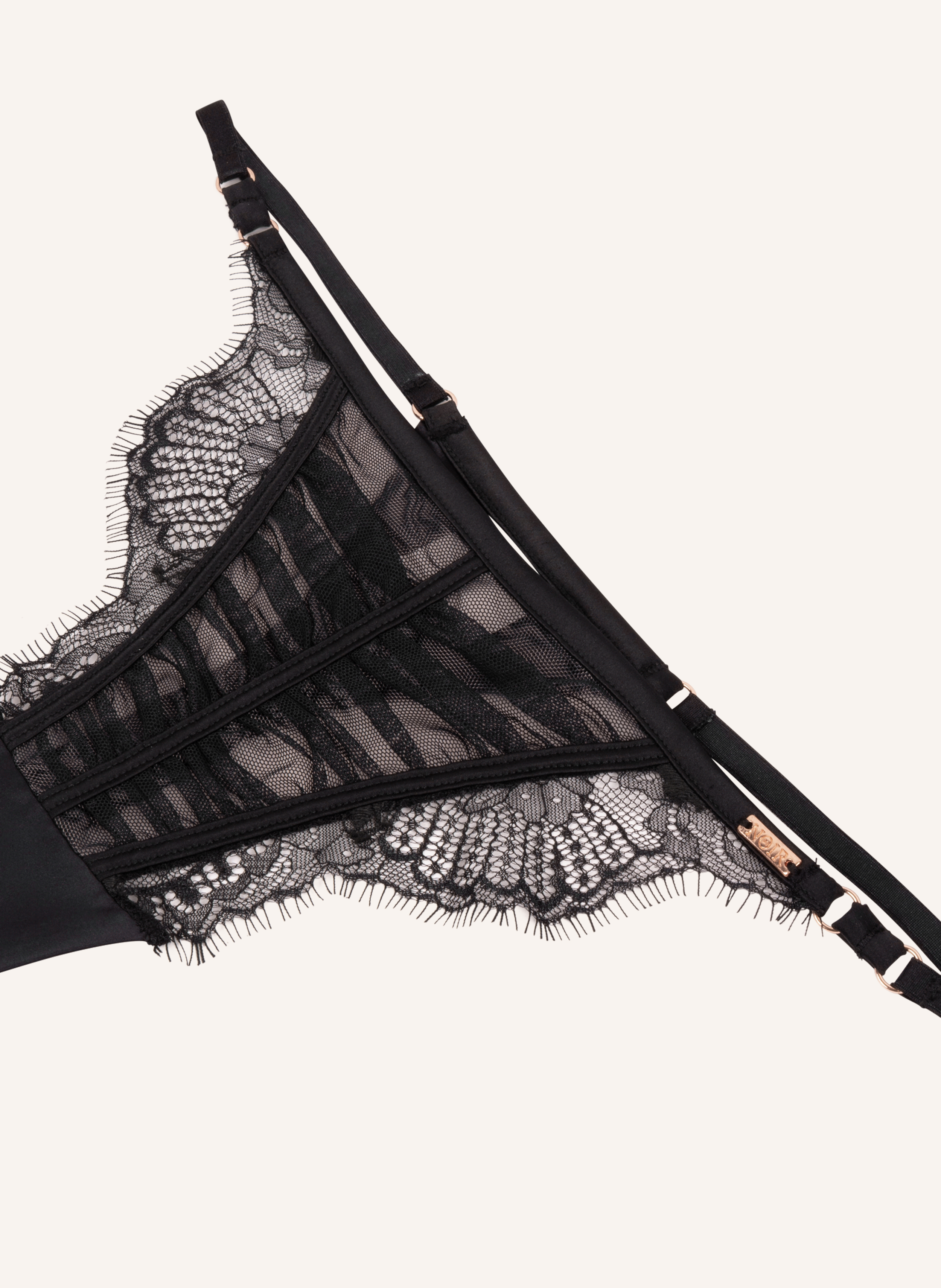 Cynthia tanga med h&oslash;j benudsk&aelig;ring, Sort, main