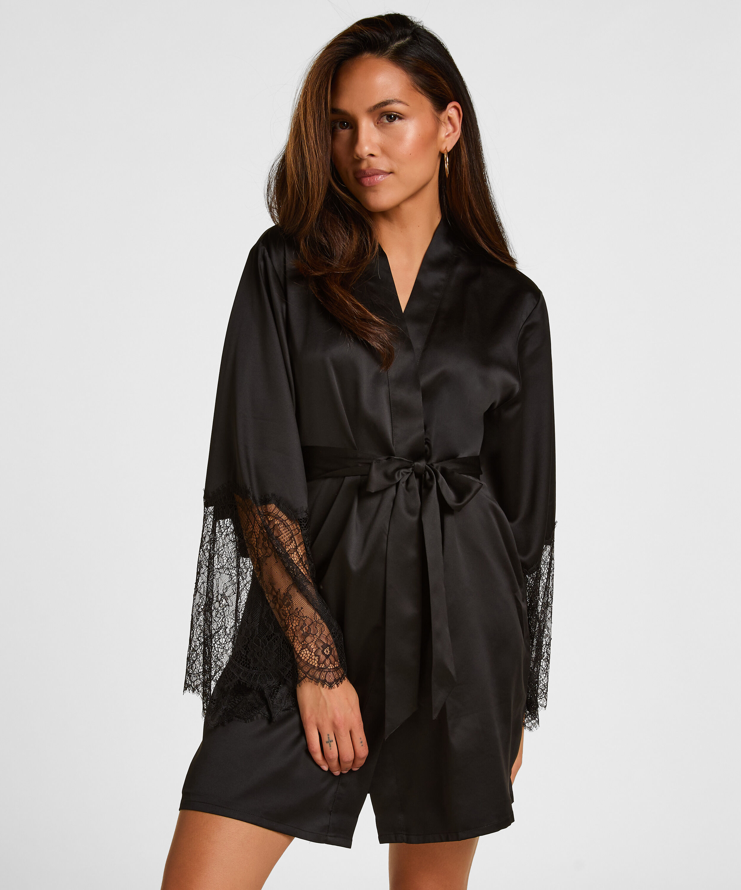 Kimono Satin, Sort
